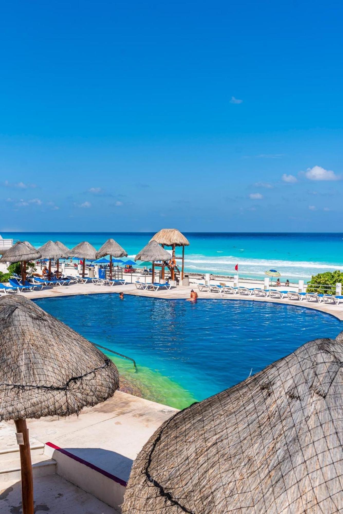 Cancun Hotel Zone - 2 Bedroom Beachfront, Bright And Spacious *