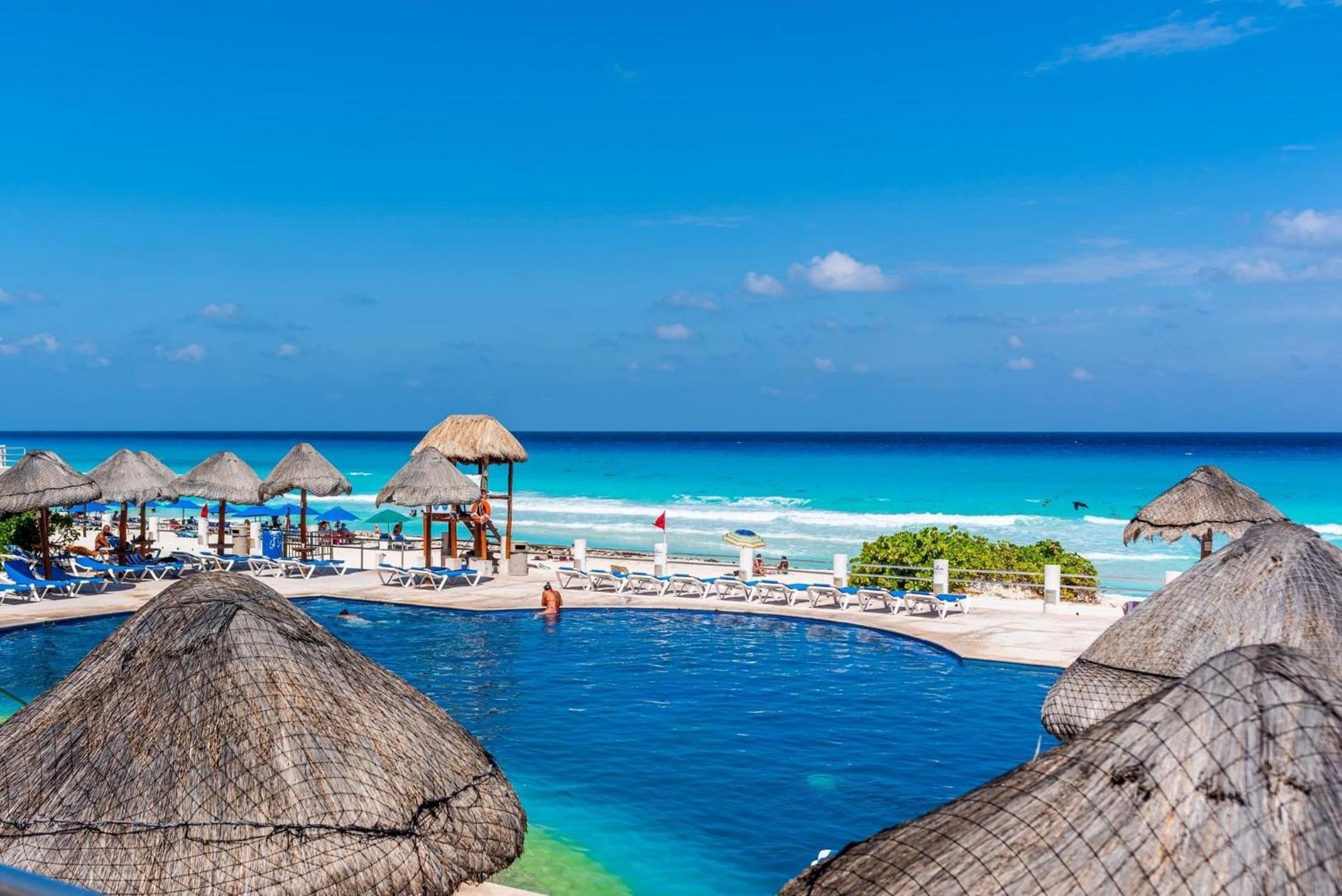 Cancun Hotel Zone - 2 Bedroom Beachfront, Bright And Spacious * Cancun