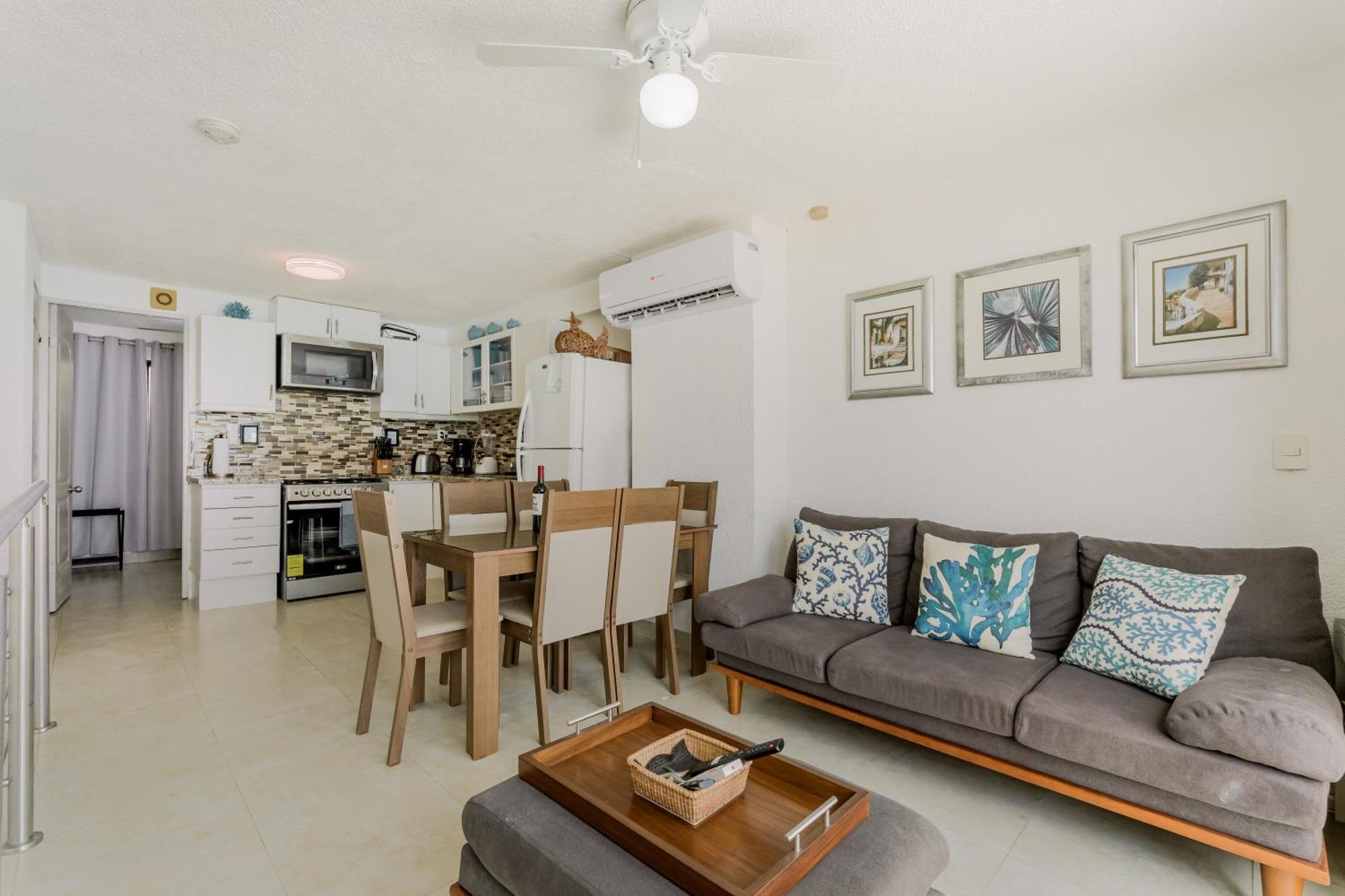 Apartment Cancun Hotel Zone - 2 Bedroom Beachfront, Bright And Spacious