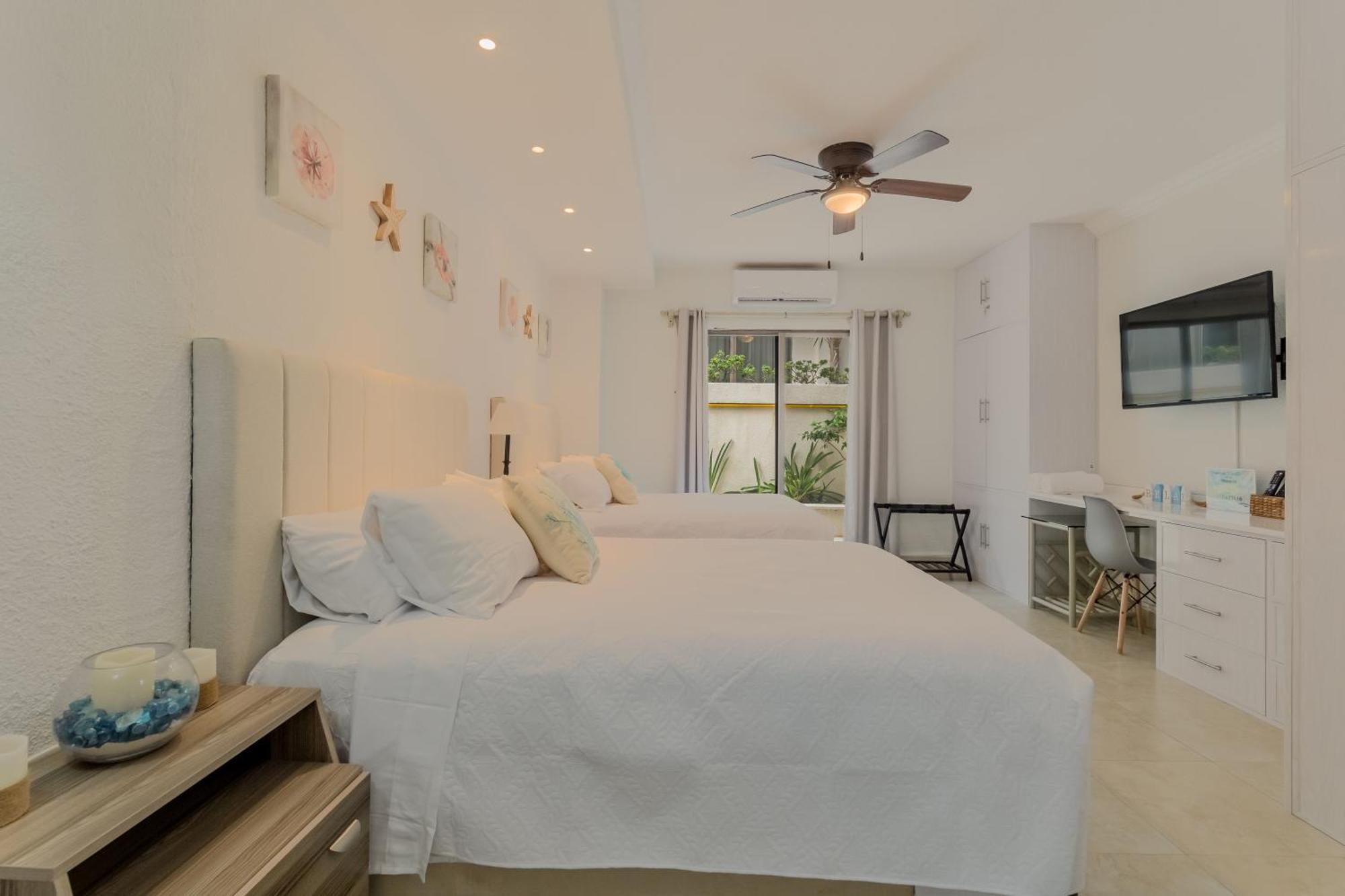 Cancun Hotel Zone - 2 Bedroom Beachfront, Bright And Spacious *