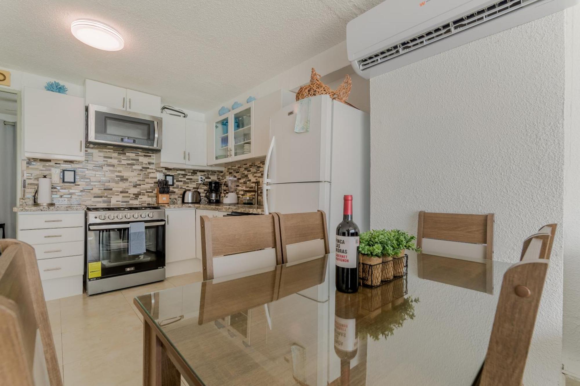 Cancun Hotel Zone - 2 Bedroom Beachfront, Bright And Spacious Apartment Cancun