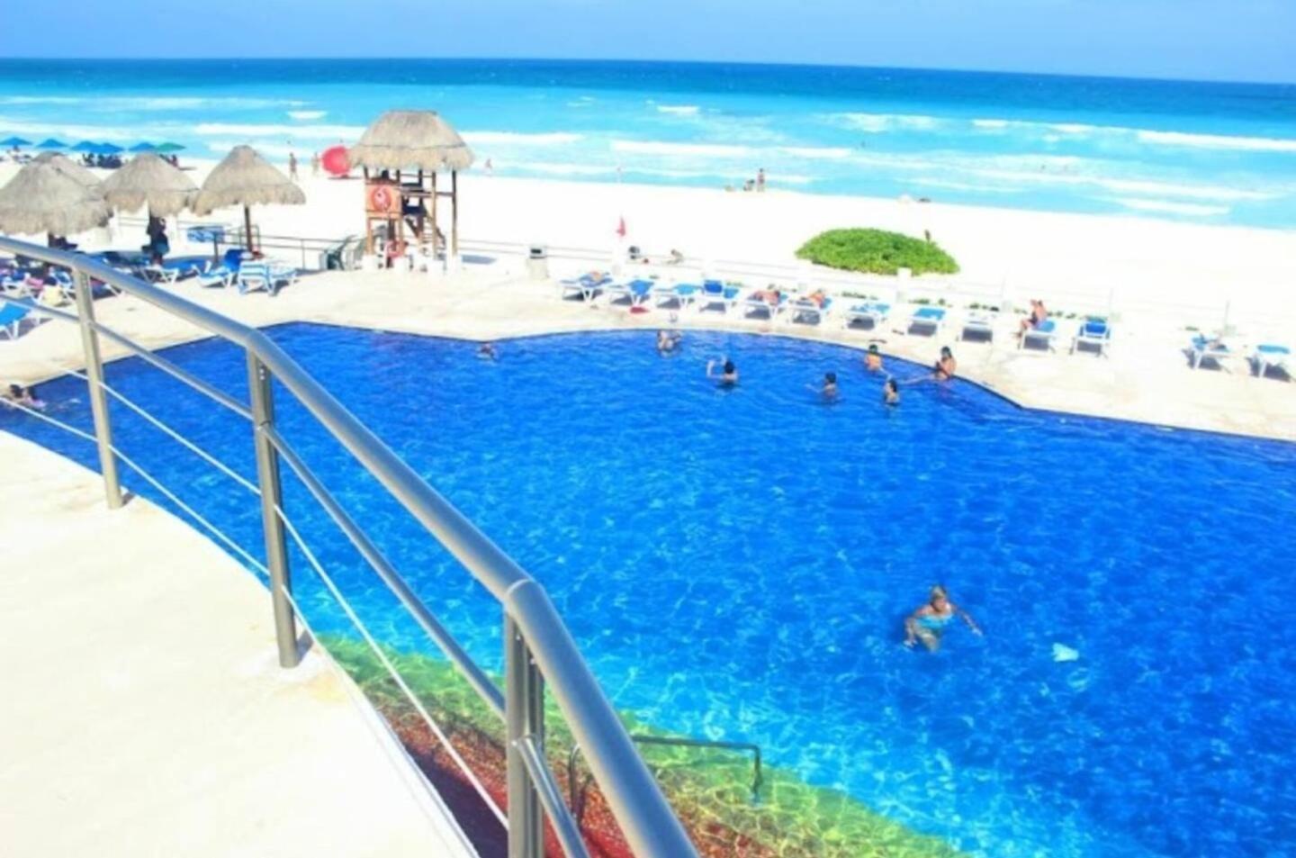 Cancun Hotel Zone - 2 Bedroom Beachfront, Bright And Spacious Apartment *