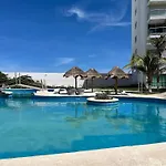 Beautiful Beach Front Pent House In Cancun!!!