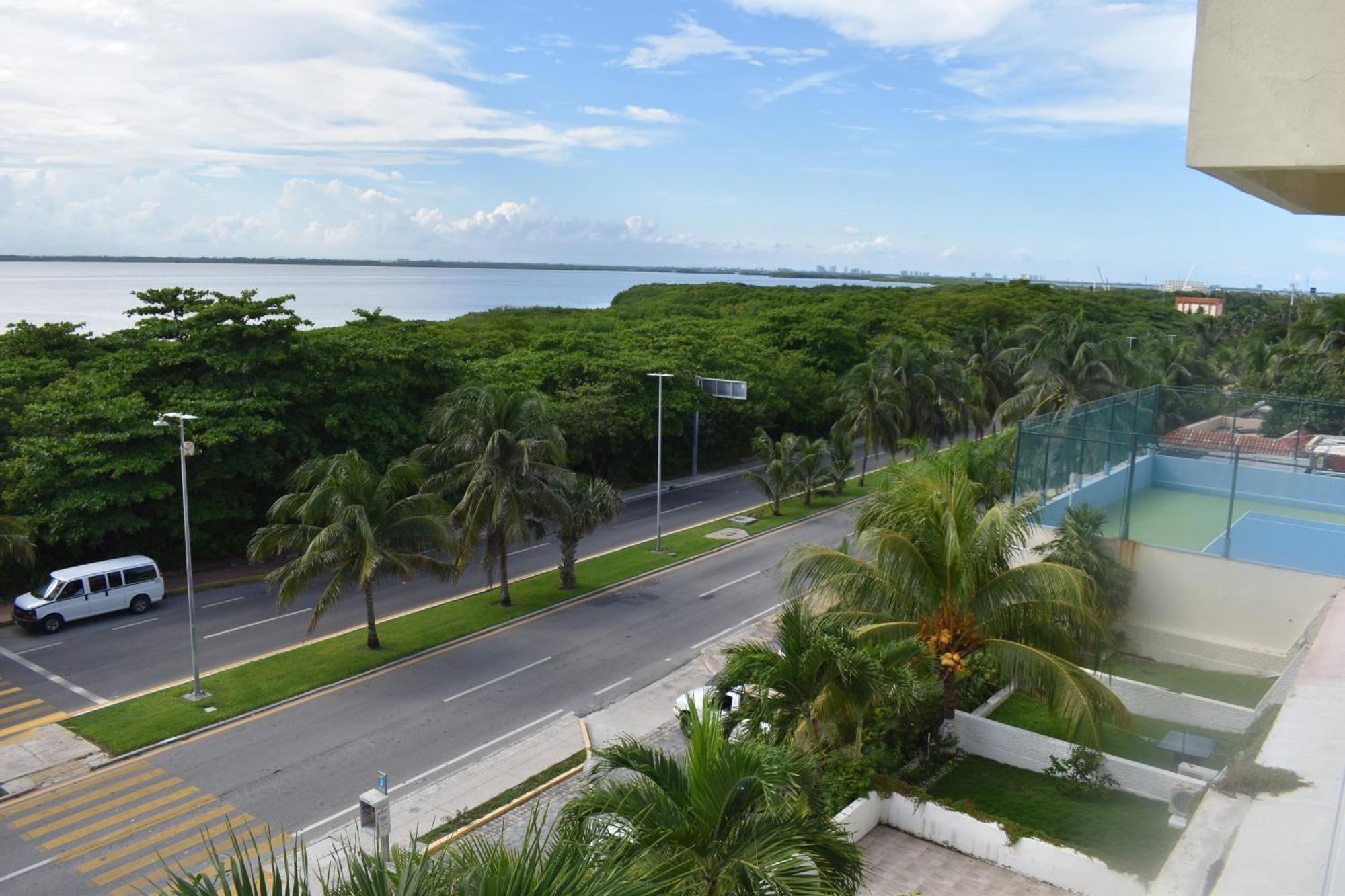Brisas Beachfront In Zone * Cancún