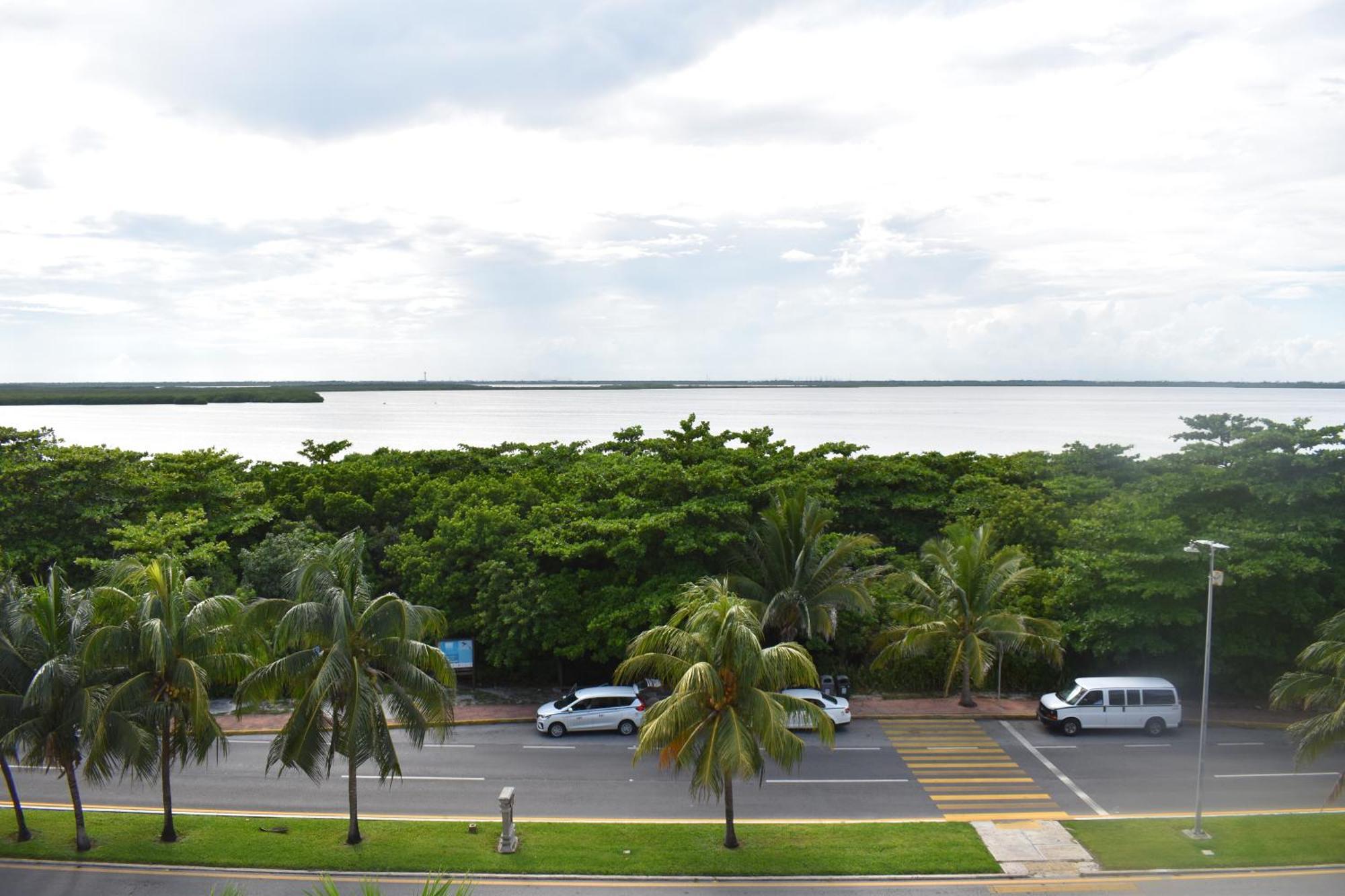 Apartamento Brisas Beachfront In Zone Cancún
