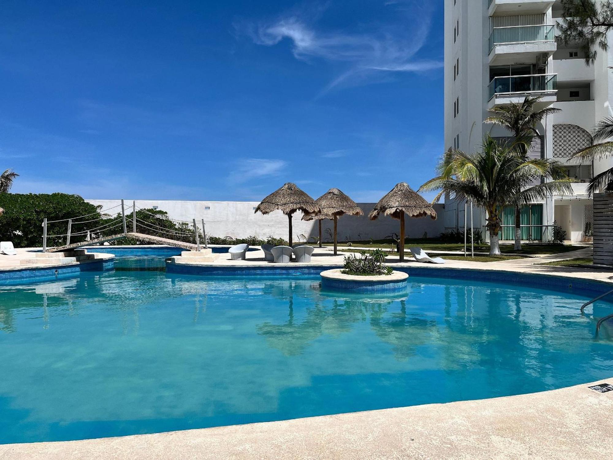 Beautiful Front Pent House In Cancun!!! Cancun