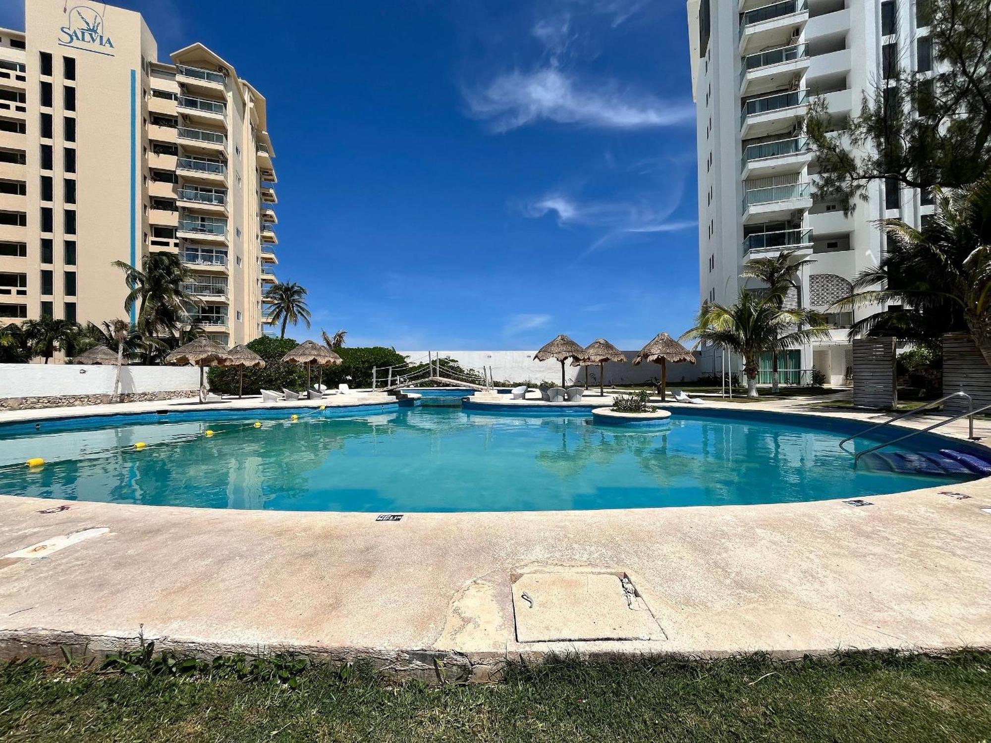 Beautiful Front Pent House In Cancun!!! * Cancun
